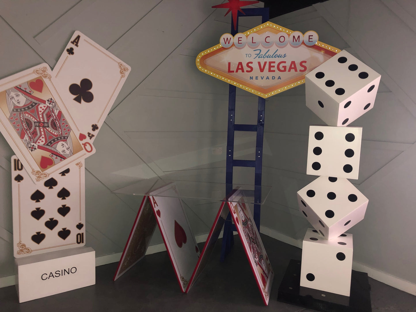 GIANT PLAYING CARD DISPLAY